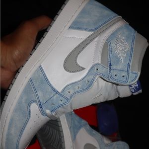 COPY - Brand new jordan 1 “hyper royal” size 8
